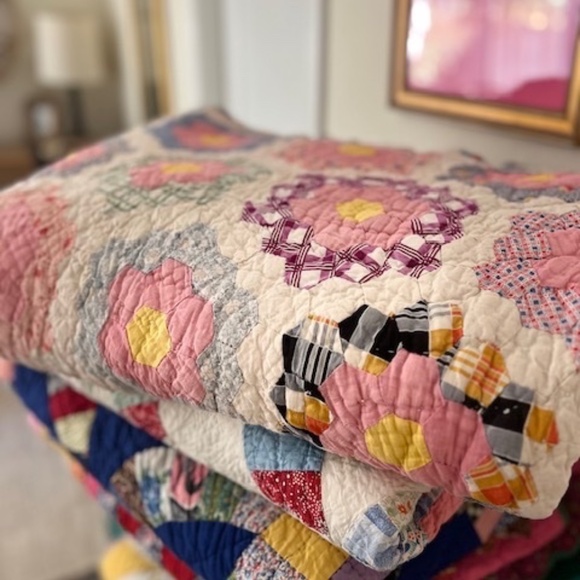 Perfect Antique Grandmother's Garden Quilt - Picture 9 of 9